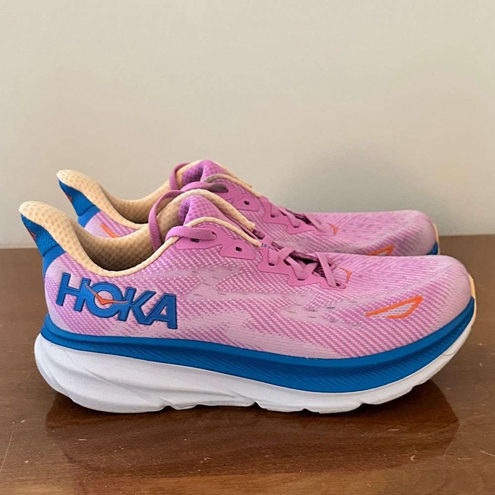 Hoka One One Clifton 9 size 8.5 wide